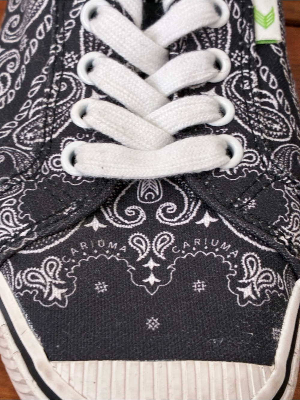 Cariuma 8.5 Men's/10 Women's sneakers bandanna bandana print Americana Classic